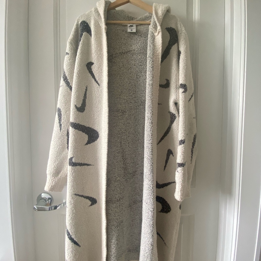 Nike Robe